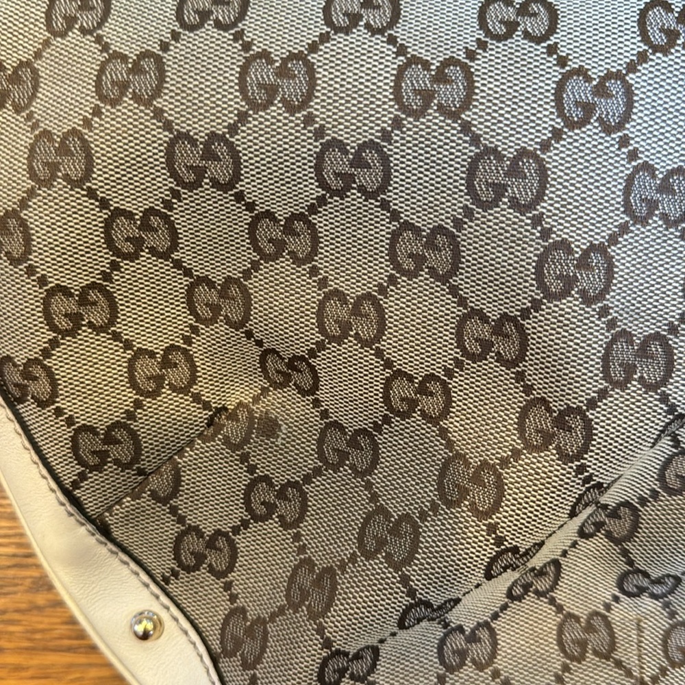 Gucci Hobo in tan cloth & Gucci embossing and cream leather and gold studs. - Picture 9 of 11